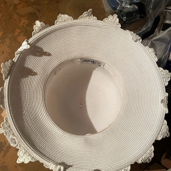 Hat - Picture 5 of 9